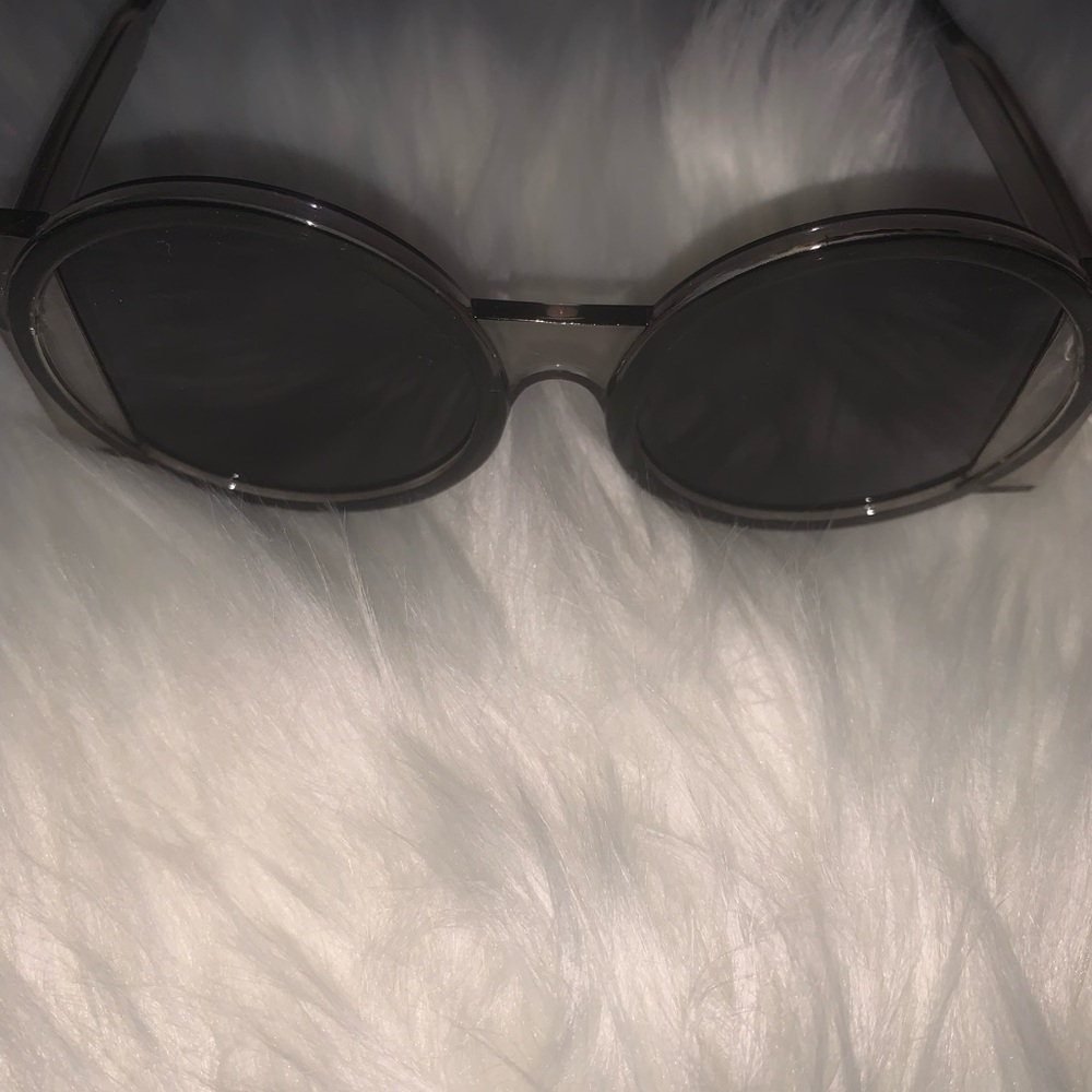 Stylish Black Round Sunglasses 3